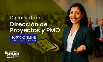 Card del programa relacionado Diplomado en Dirección de Proyectos y PMO, ilustrada con sala corporativa con un equipo de trabajo desenfocado y una reunión al fondo; aparece como opción complementaria de automatización operativa.